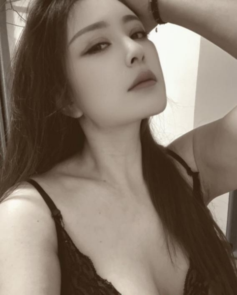 虎丘美腿尤物