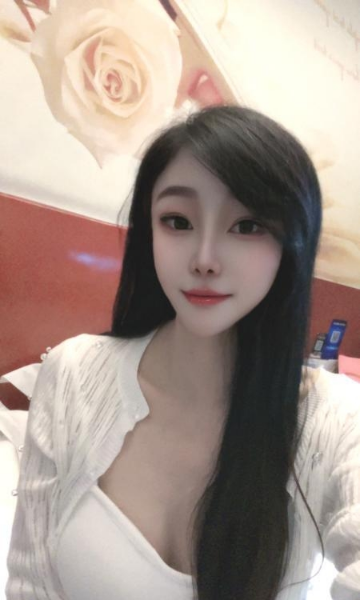 瑜伽老师七七