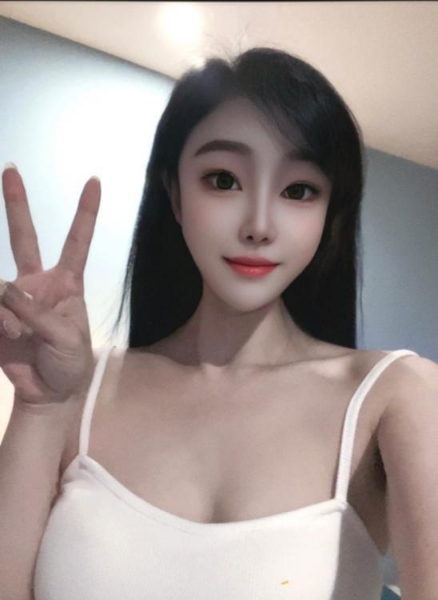 瑜伽老师七七