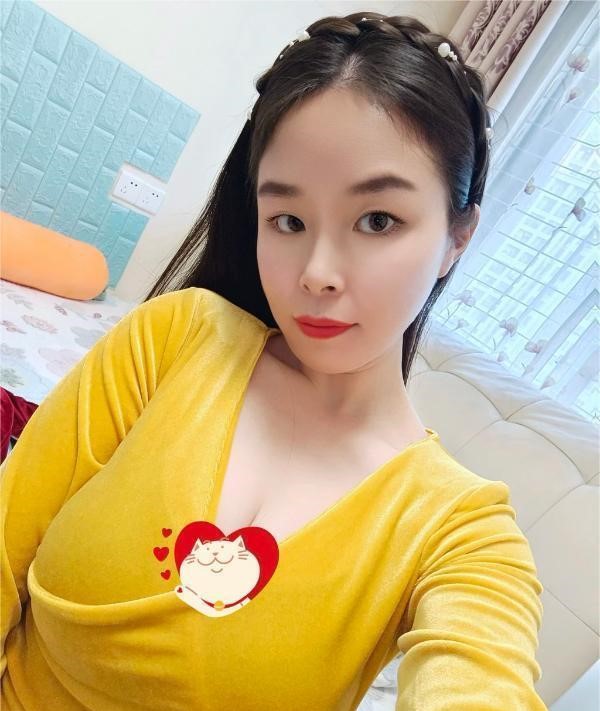 妖娆大胸美妇小艾
