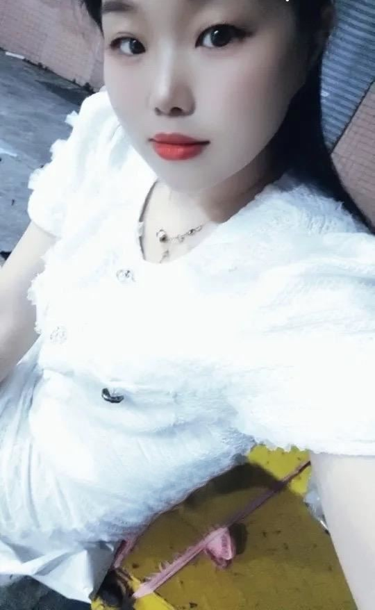 丰满大胸妹