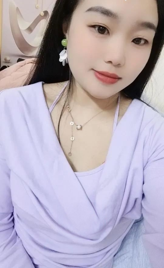 丰满大胸妹