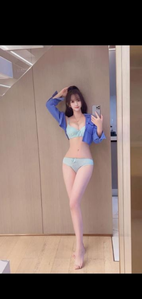 臀大波妹大长腿