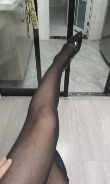 长腿黑丝熟女