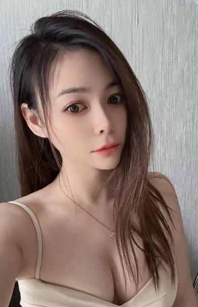 花都美胸女友Ava
