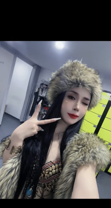 九头身高颜值来了哦