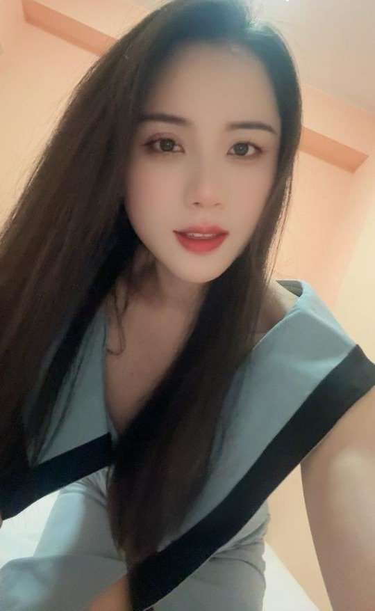 苗条大胸美少妇