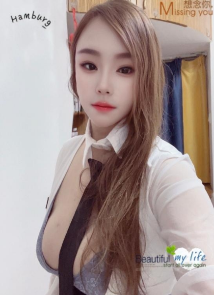 巨乳少妇 玫瑰