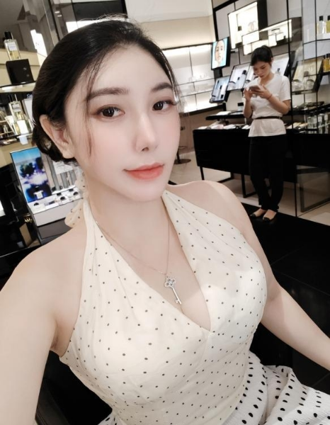 sm夹乳肥臀骚货