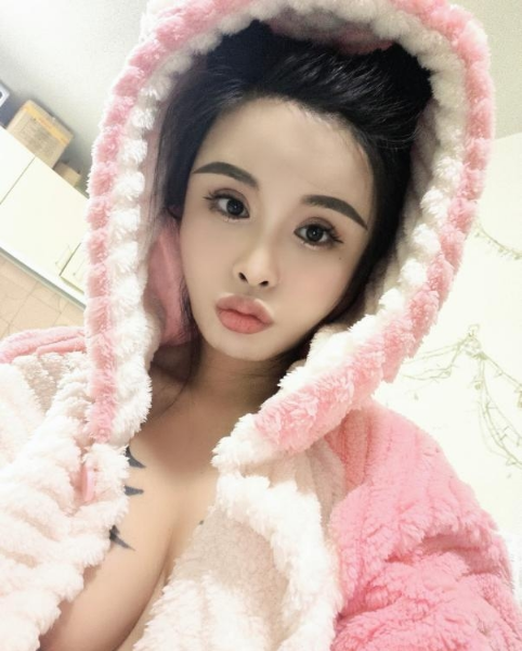 江宁娇小美女