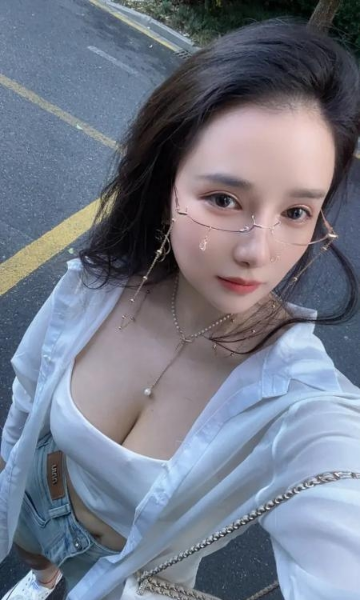 眼镜混血妹爱丽丝