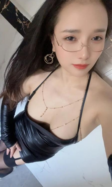金牛性感眼镜少妇小玉