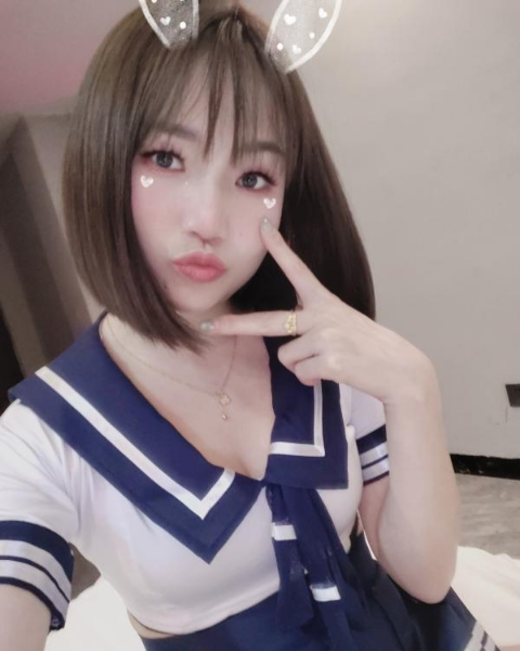 风骚型短发御姐