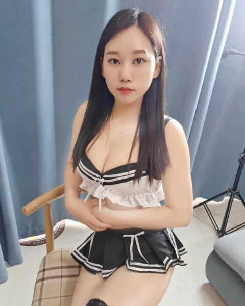 大熊小蛮腰妹子
