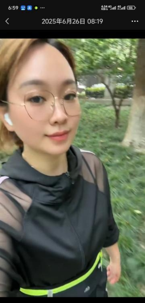 风骚眼镜姐