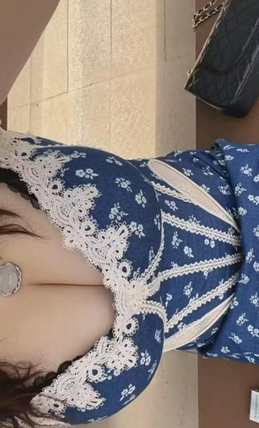 大胸妹子