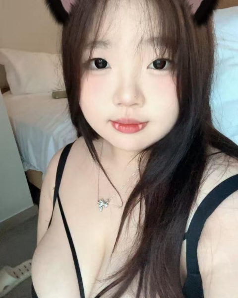 G奶嫩妹