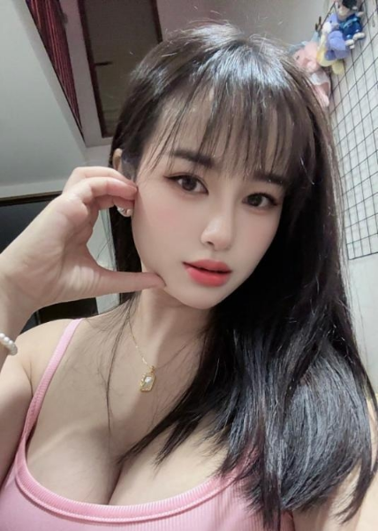 龙岗巨乳气质美女