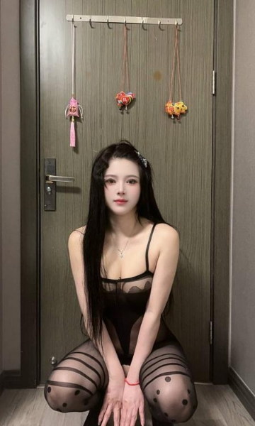 东站翘臀骚女雅琪