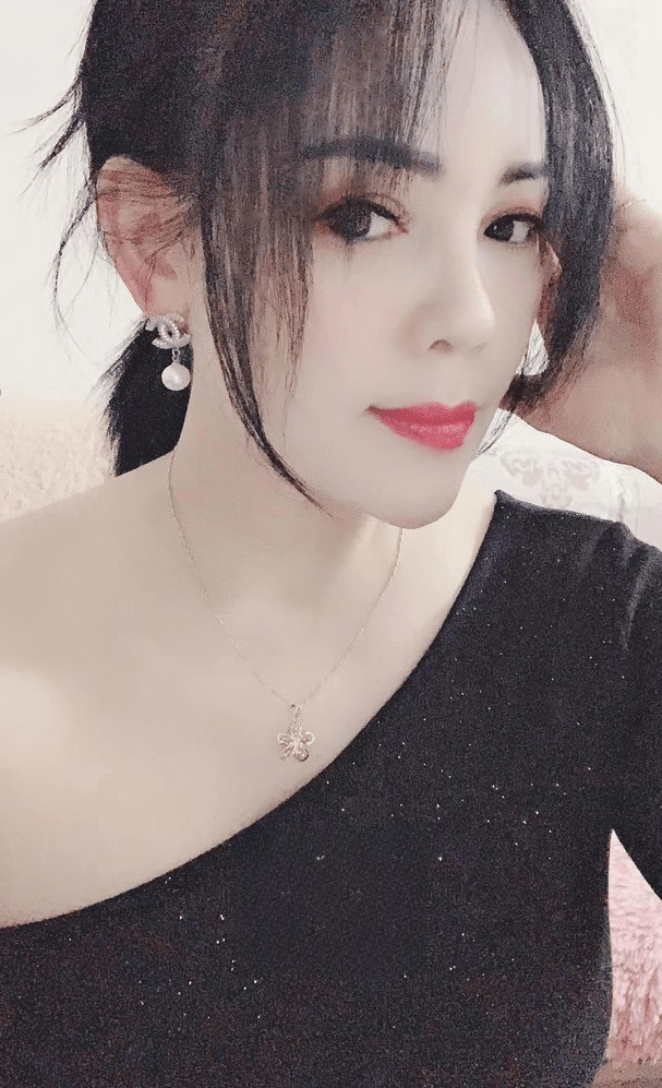 轻熟风韵犹存御姐