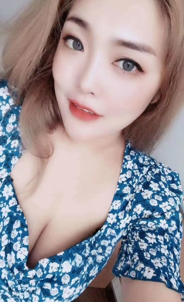 天津巨乳萌妹