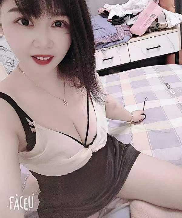 大胸小甜心少妇