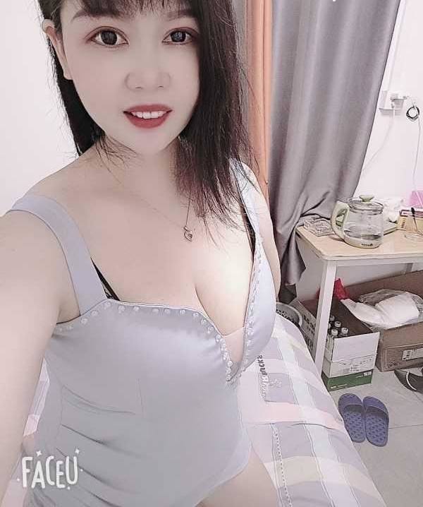 大胸小甜心少妇