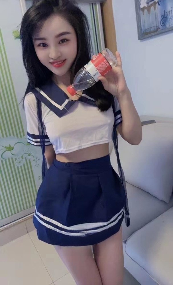 天然胸学生妹彩儿