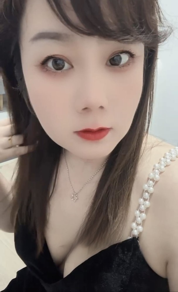 秦淮大奶骚货御姐