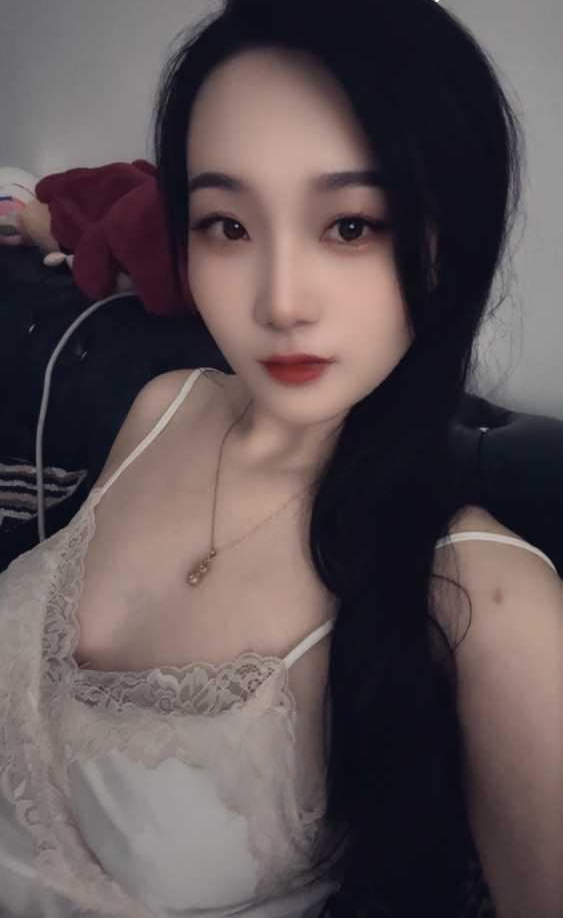 性感大奶瑜伽妹莹莹