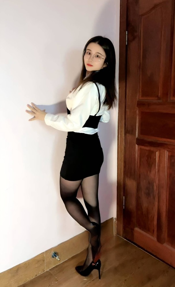 河东气质性感眼镜小娇妻