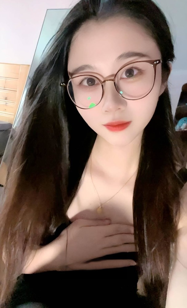 河东气质性感眼镜小娇妻
