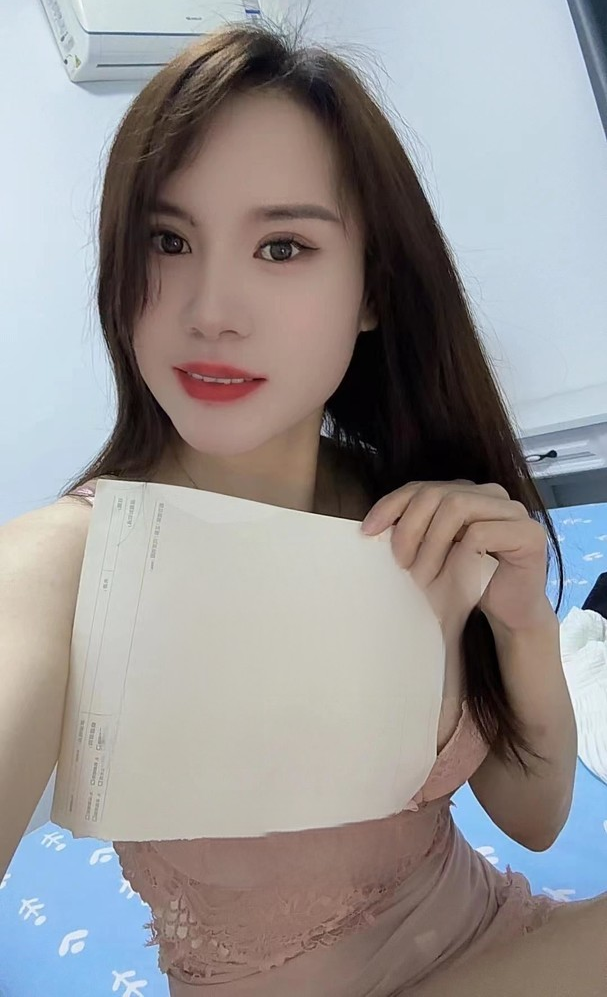 六合苗条少妇