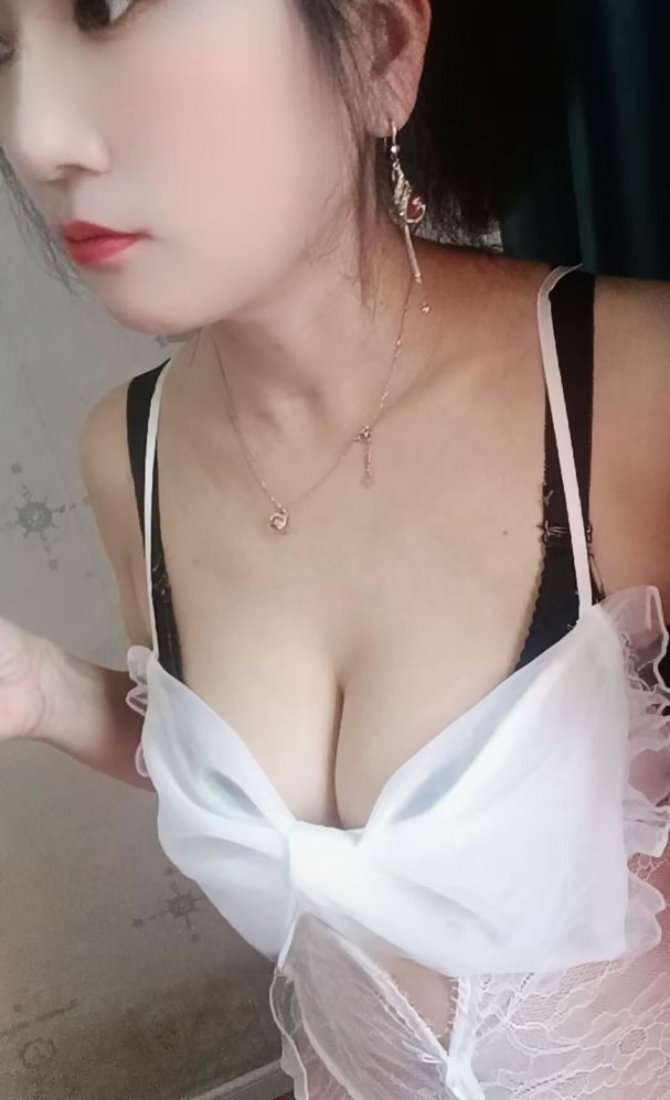 栖霞马群少妇