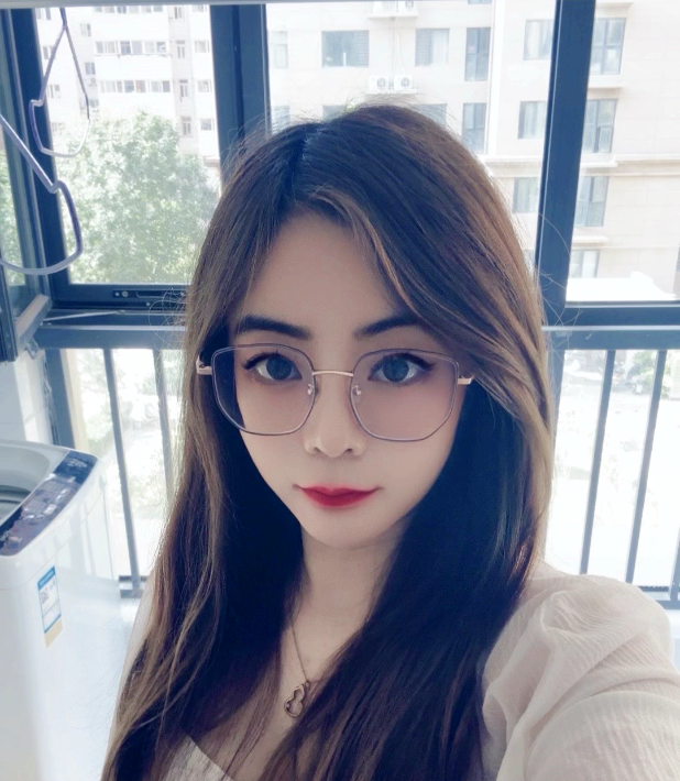 风骚反差眼镜妹