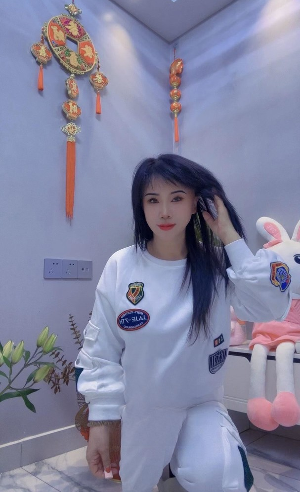 纯舌服务美女