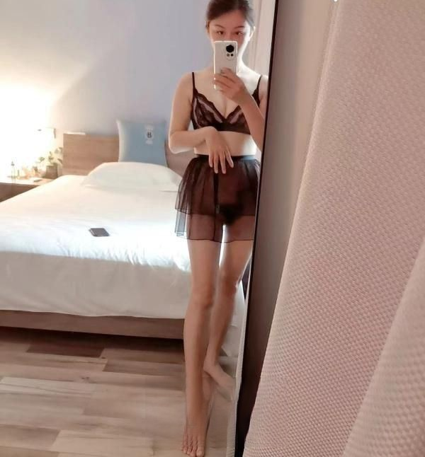姑苏瑜伽妹翘臀曼儿
