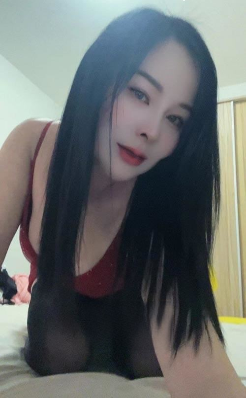 丰润肉臀少妇