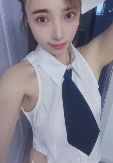 体验嫩逼妹