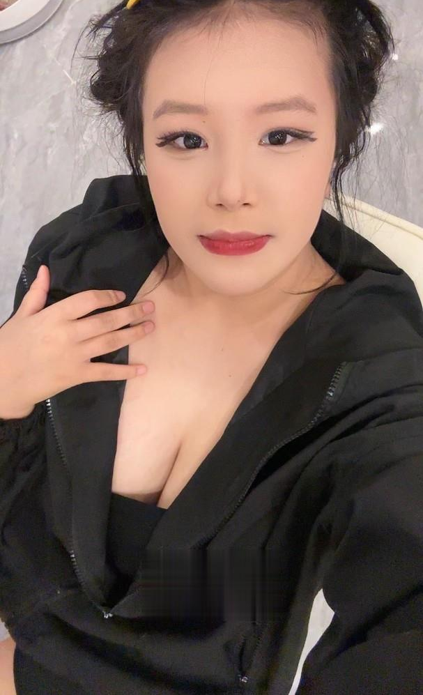 大胸小坦克
