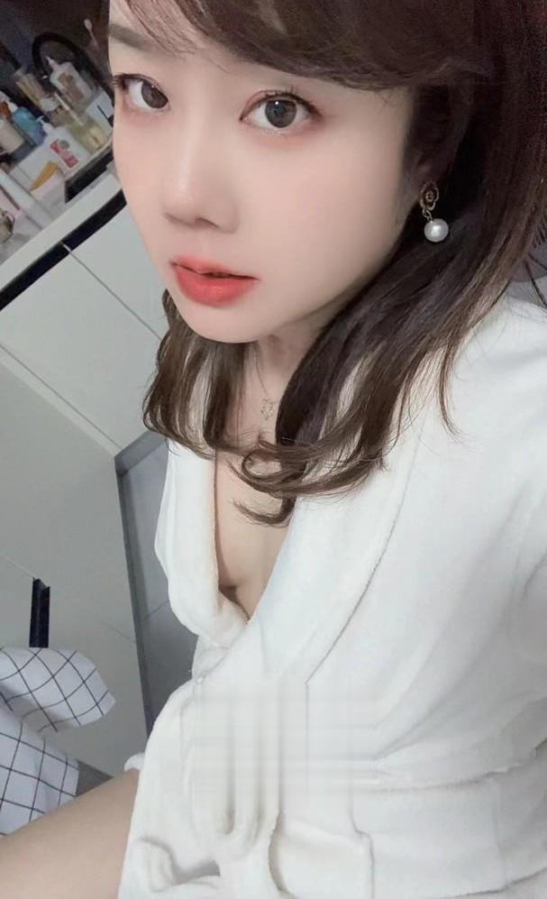 张府园骚货御姐心怡老师