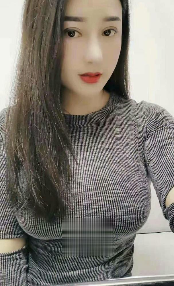 武汉挺漂亮大胸美女
