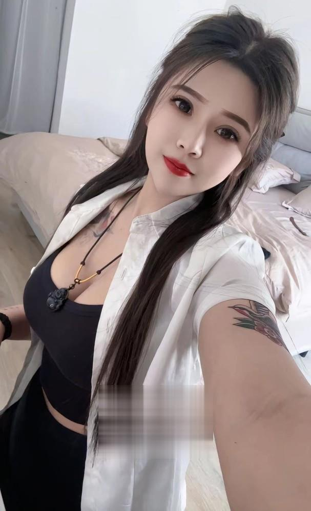 巨乳风骚小姐姐