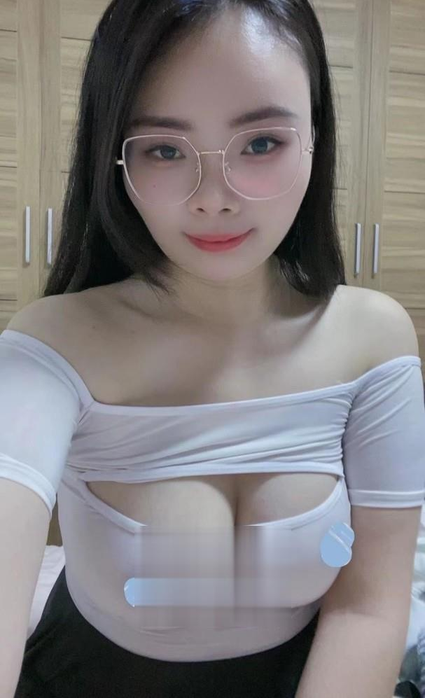大奶子老手烟雨