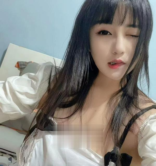 年轻大奶小余