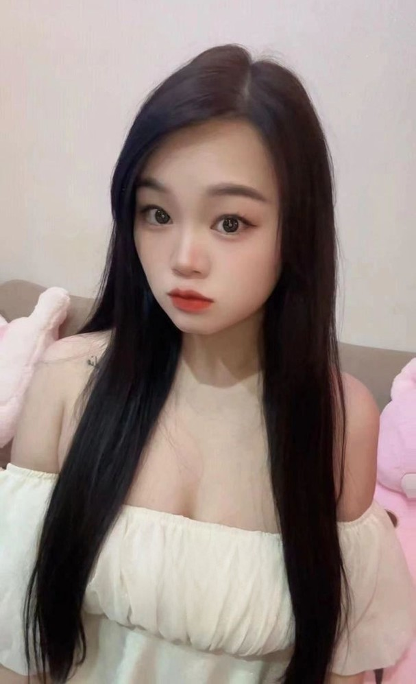 秦淮大胸漂亮白白嫩妹