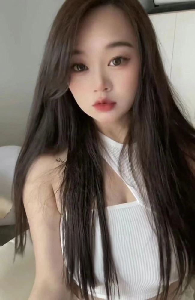 秦淮大胸漂亮白白嫩妹