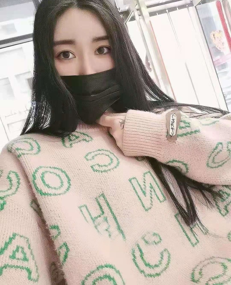 身材高挑大长腿美女