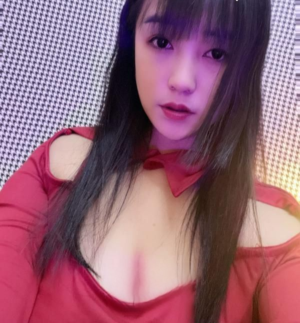 上海零零后小余