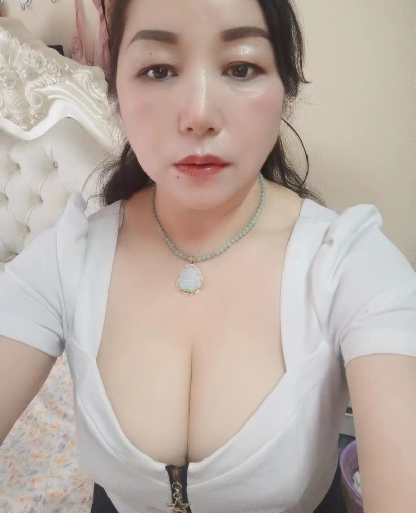 沙区金沙国际大胸熟女